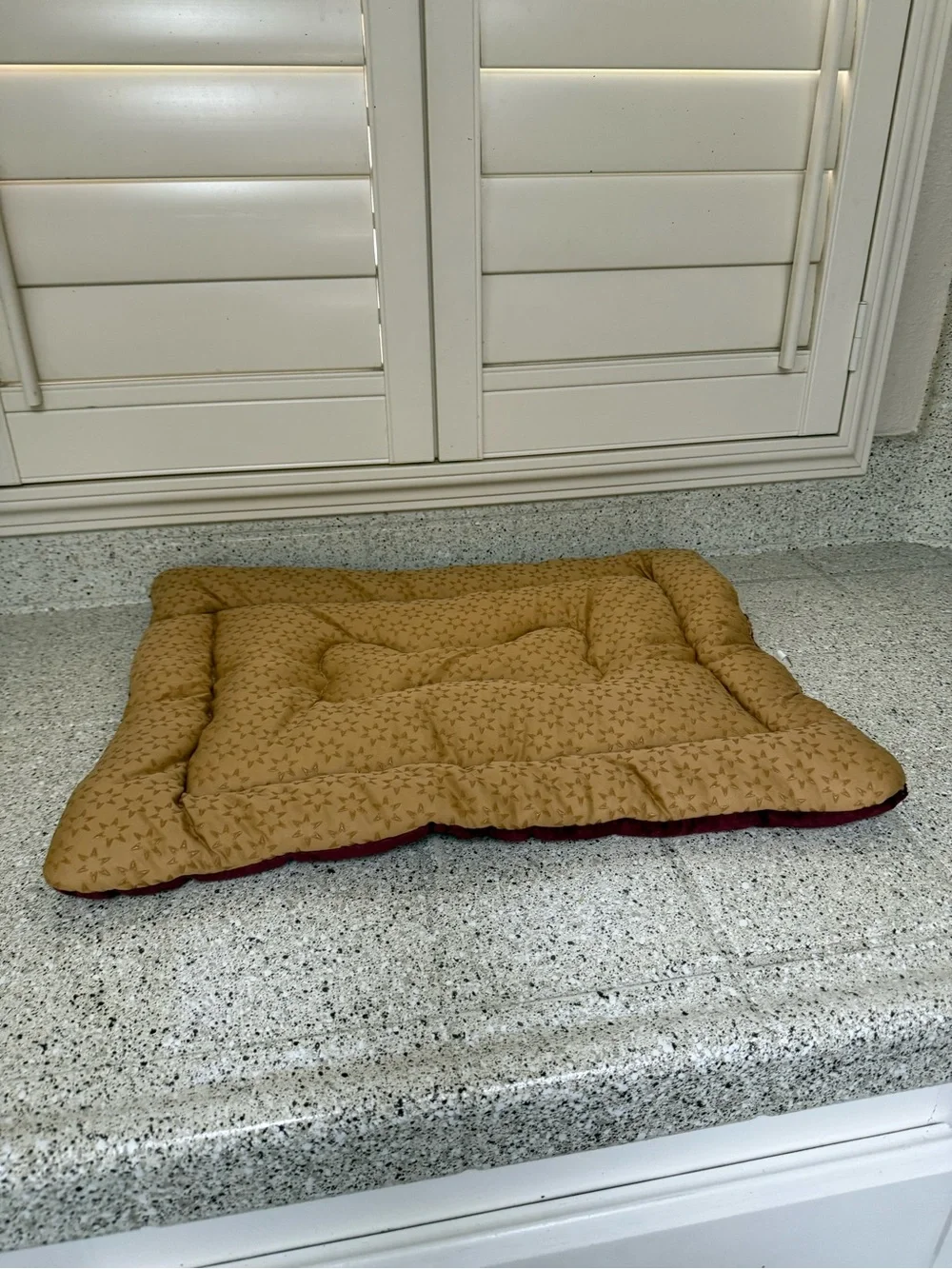 NEW Plush Reversible Burgundy & Gold Dog Bed 24 X 18